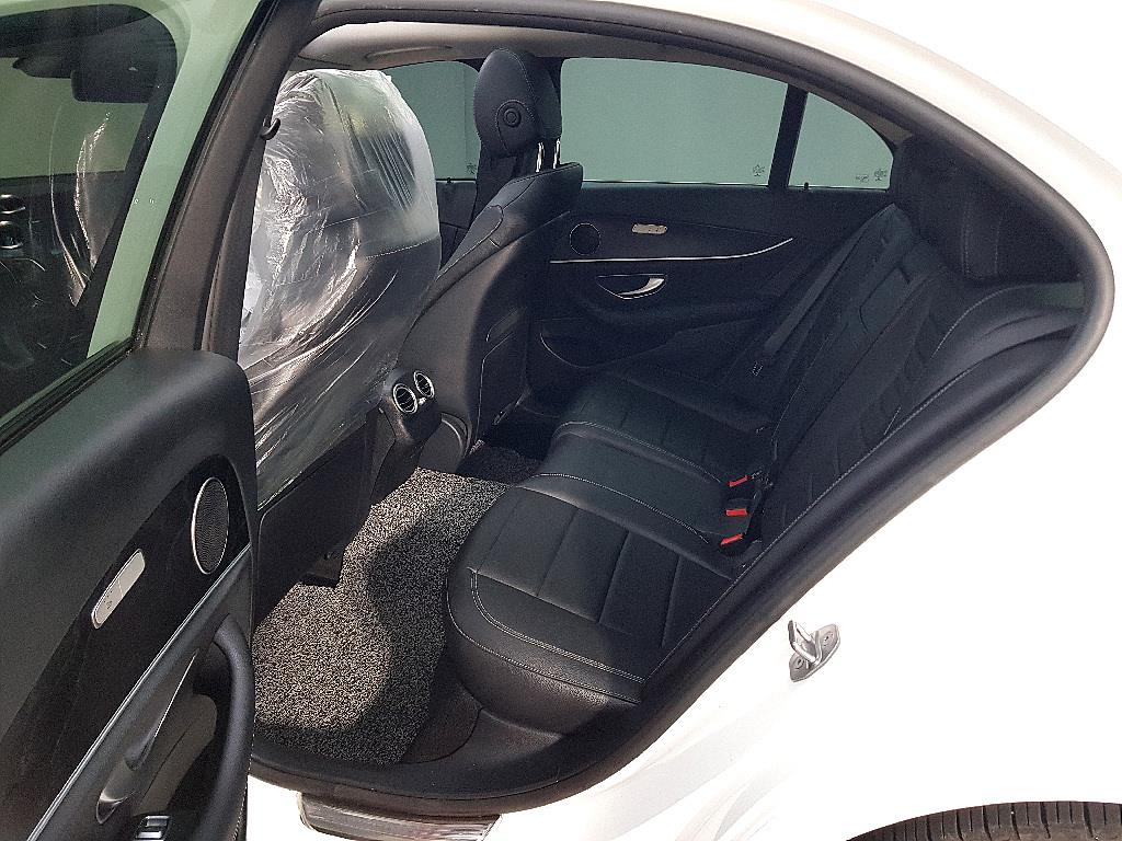 Mercedes Benz E class - Vista 9