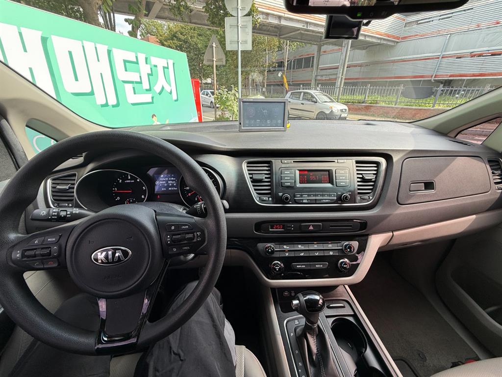 KIA Carnival - Vista 9