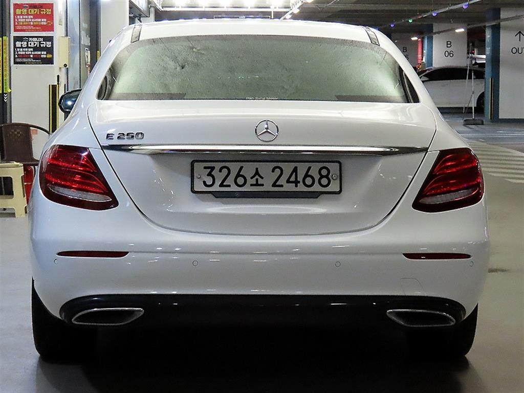 Mercedes Benz E class - Vista 5