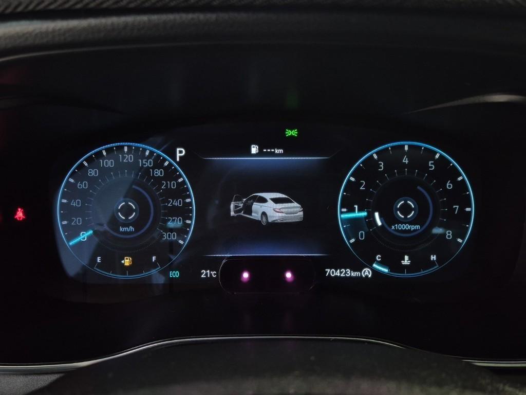 Genesis G70 - Vista 6