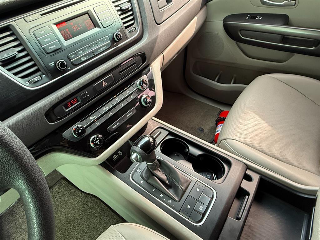 KIA Carnival 2015 Blanco - Importación desde Corea - HF Imports Iquique - Foto 15