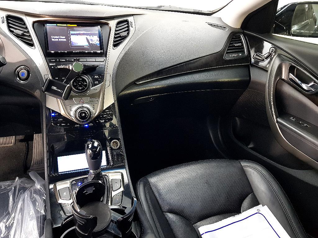 HYUNDAI Grandeur - Vista 10