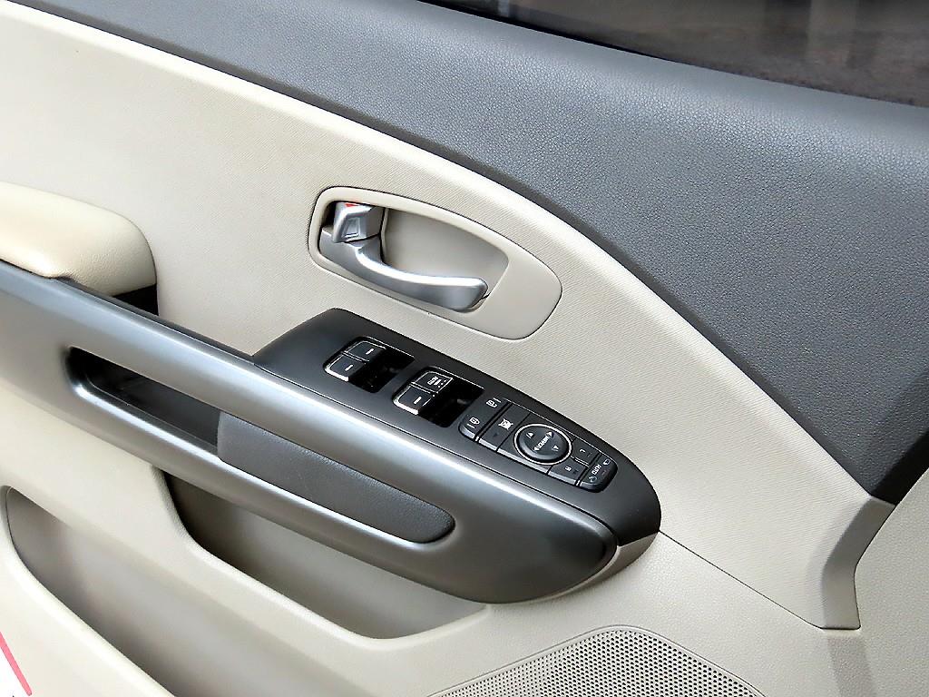 KIA Carnival - Vista 12