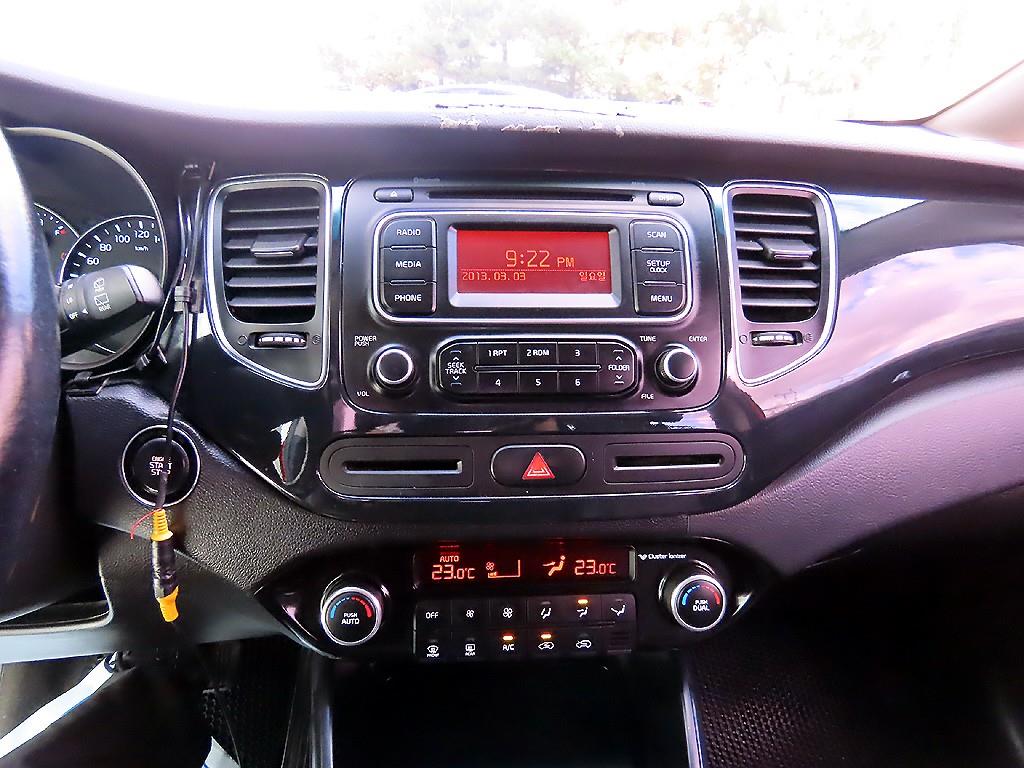 KIA Carens 2016 Rojo - Importación desde Corea - HF Imports Iquique - Foto 13