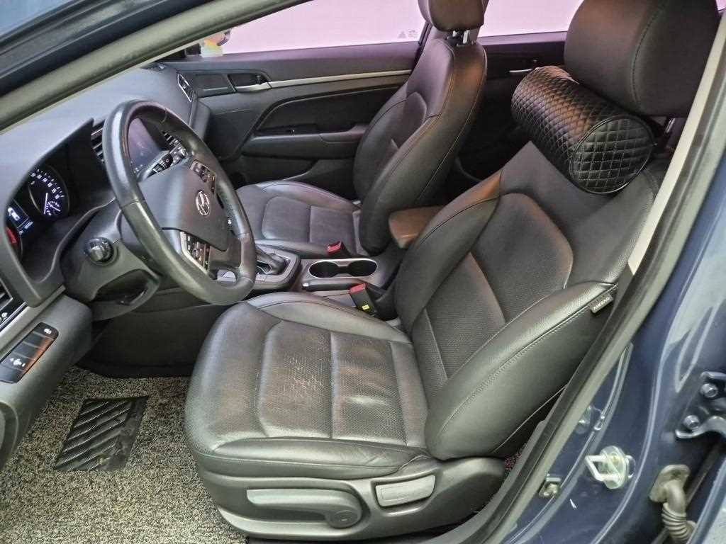 HYUNDAI Avante - Vista 11