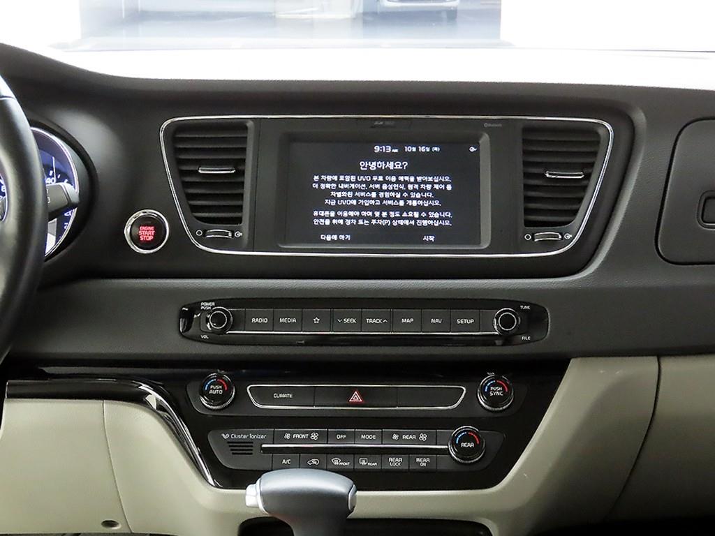 KIA Carnival - Vista 9