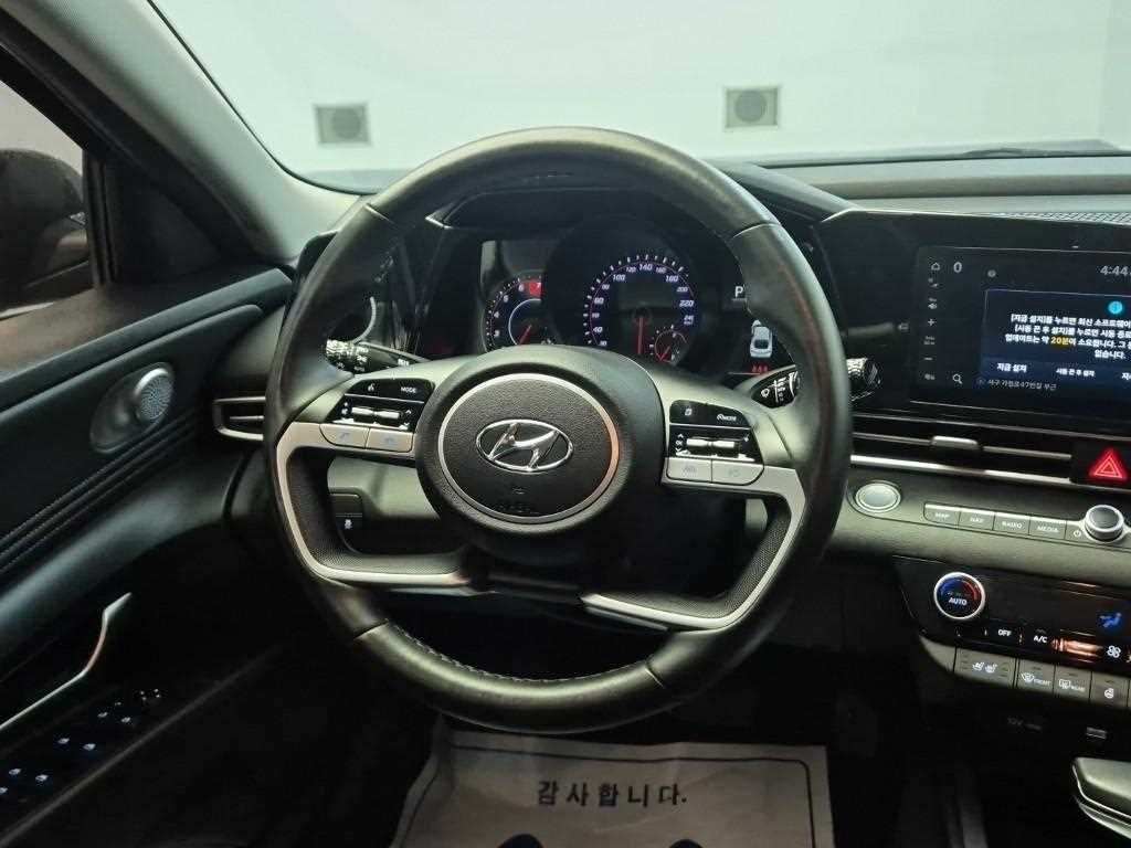 HYUNDAI Avante - Vista 9