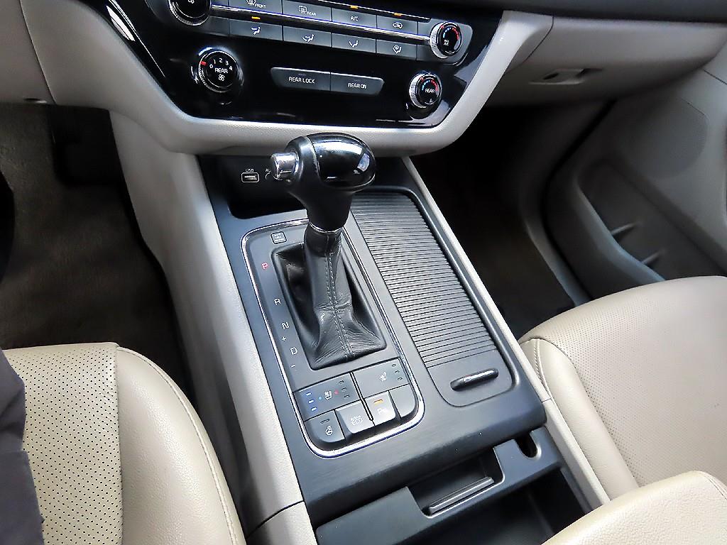 KIA Carnival - Vista 11