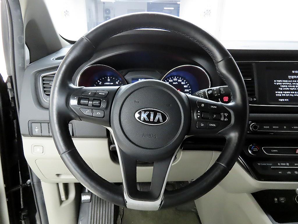 KIA Carnival - Vista 7