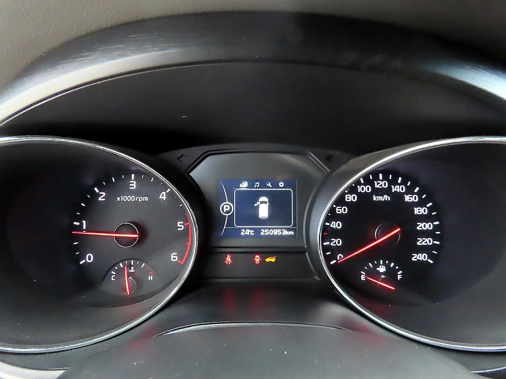 KIA Carnival - Vista 10