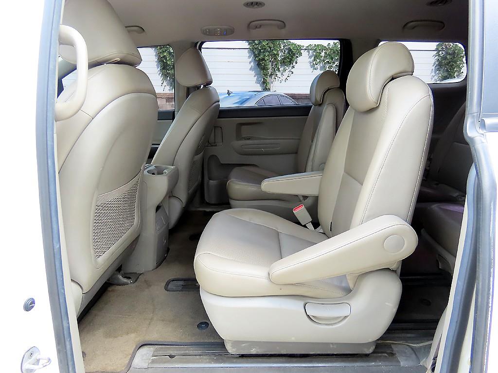 KIA Carnival - Vista 6