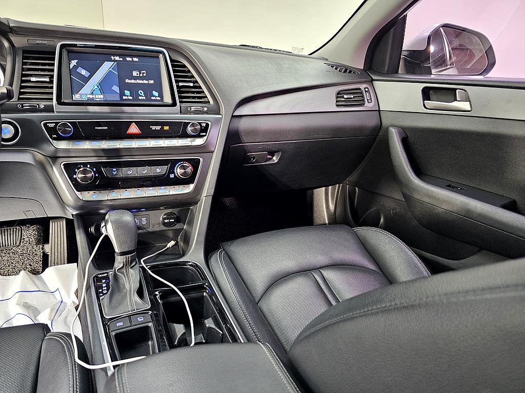 HYUNDAI Sonata - Vista 10