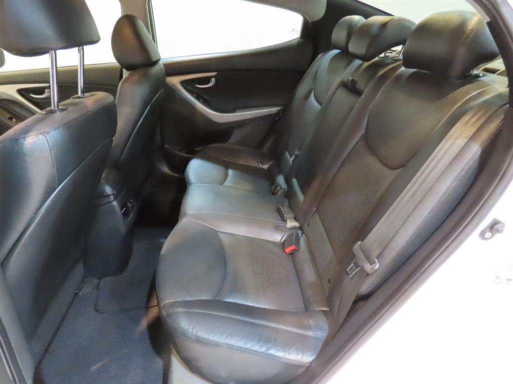 HYUNDAI Avante - Vista 9