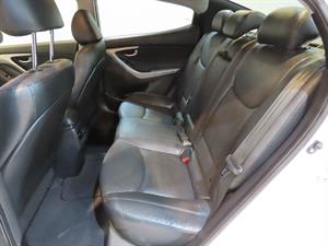 HYUNDAI Avante - Vista 10