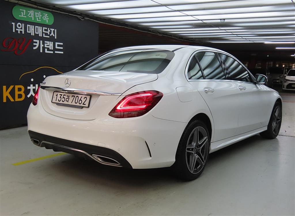 Mercedes Benz C Class - Vista 4