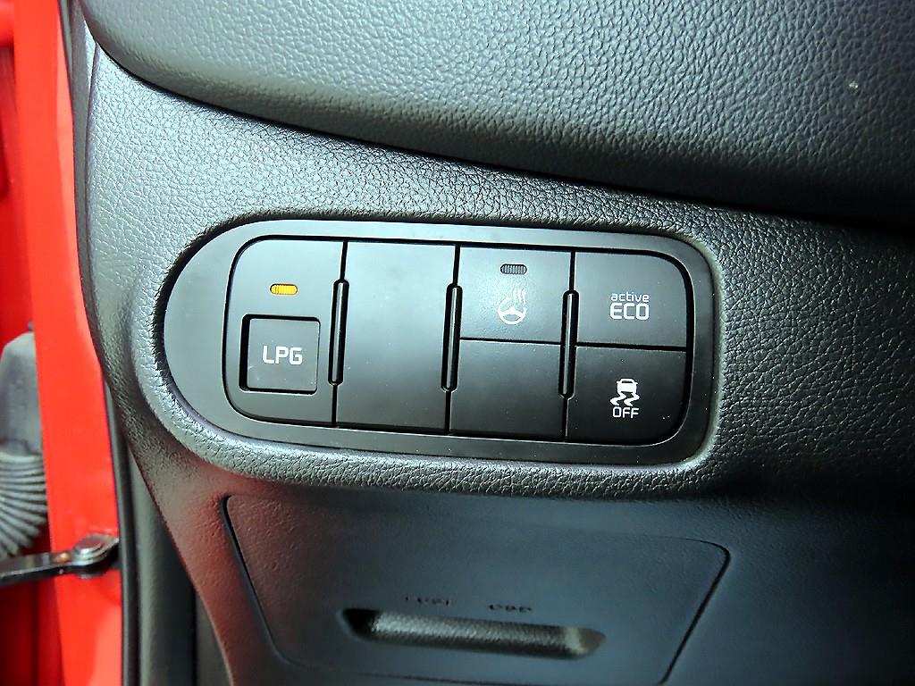 KIA Carens - Vista 12