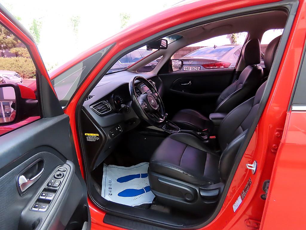 KIA Carens - Vista 5