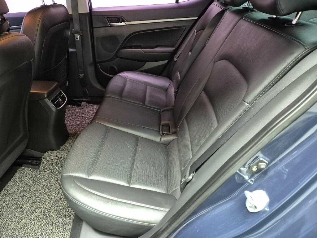 HYUNDAI Avante - Vista 12