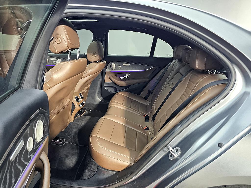 Mercedes Benz E class - Vista 9