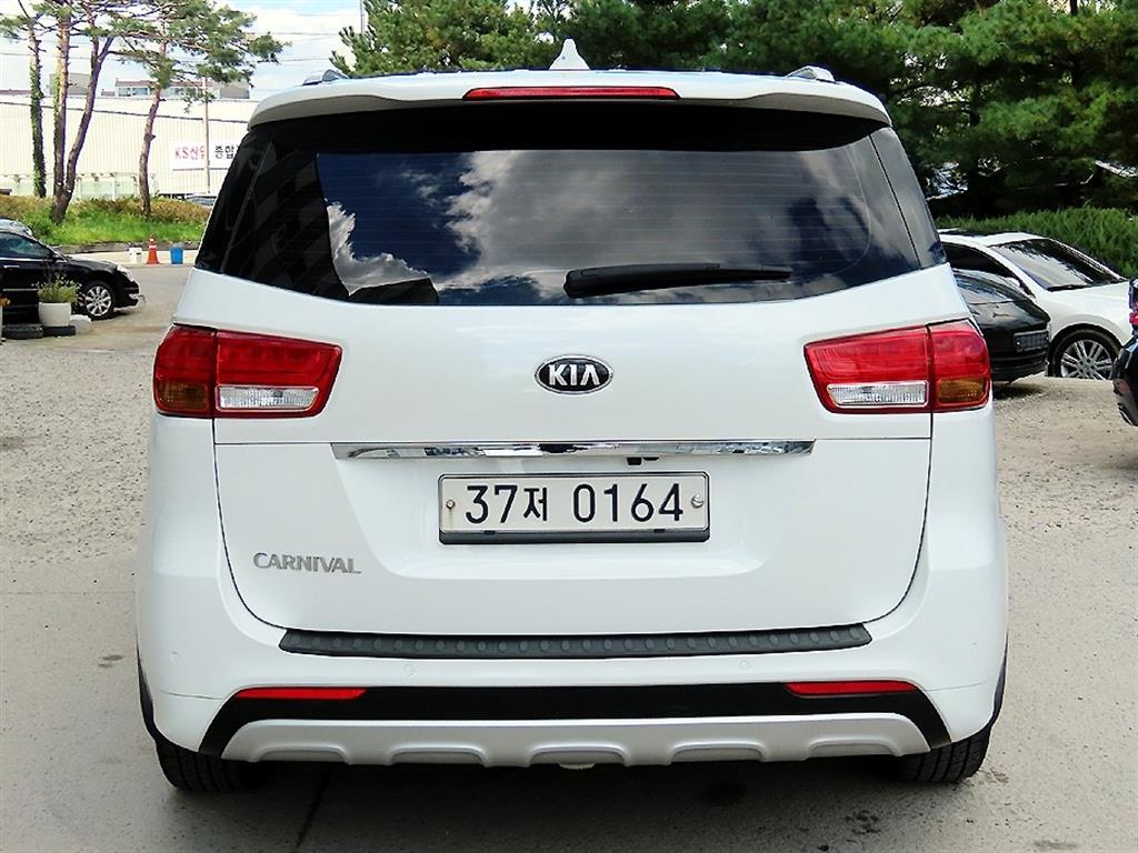 KIA Carnival - Vista 4