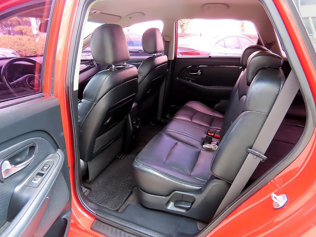 KIA Carens - Vista 6