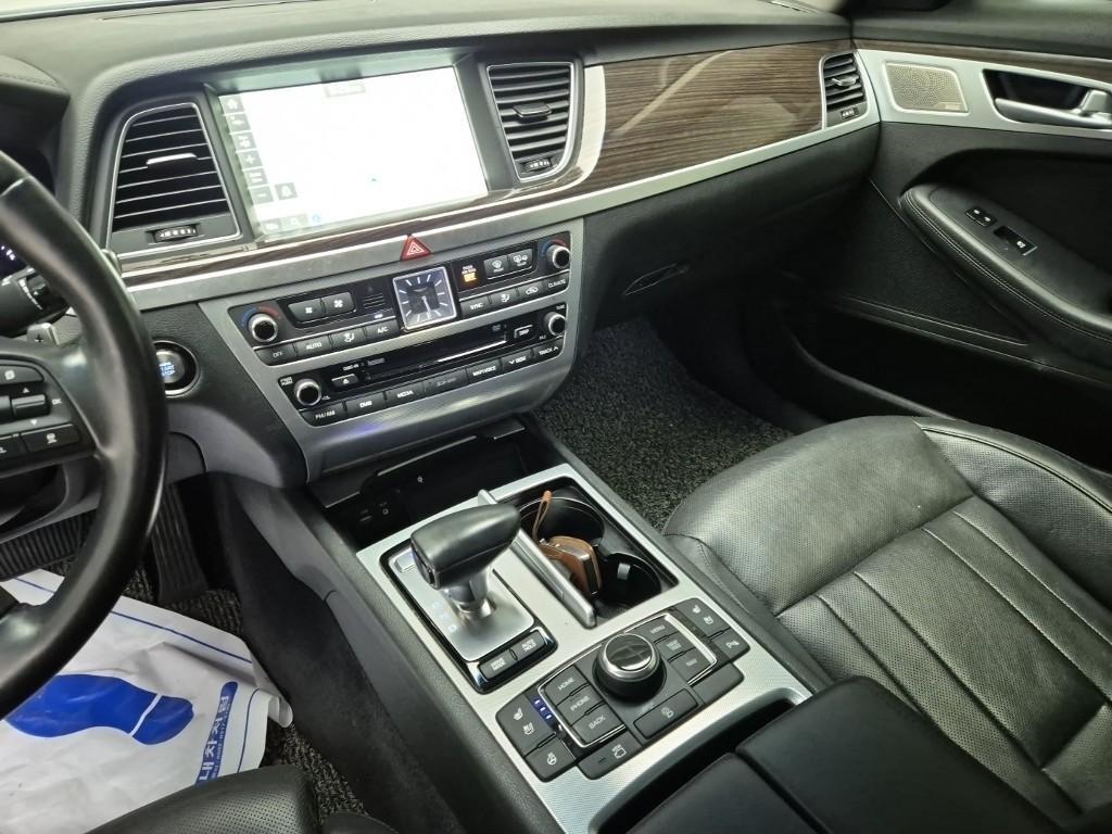 Genesis G80 - Vista 10