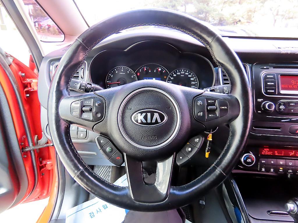 KIA Carens - Vista 8