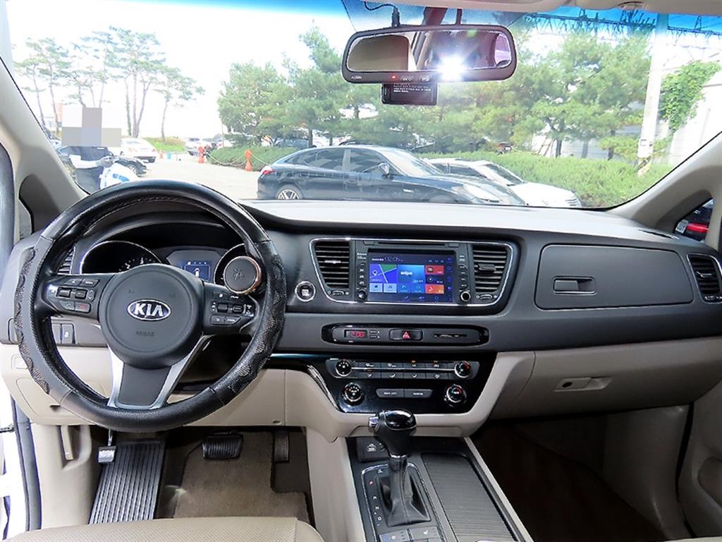 KIA Carnival - Vista 8