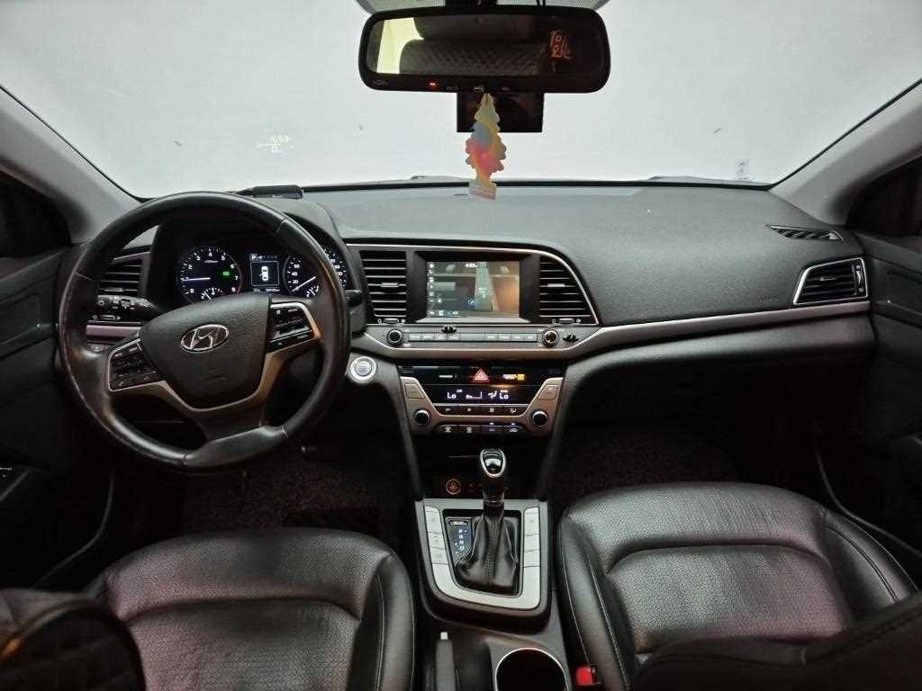 HYUNDAI Avante - Vista 7