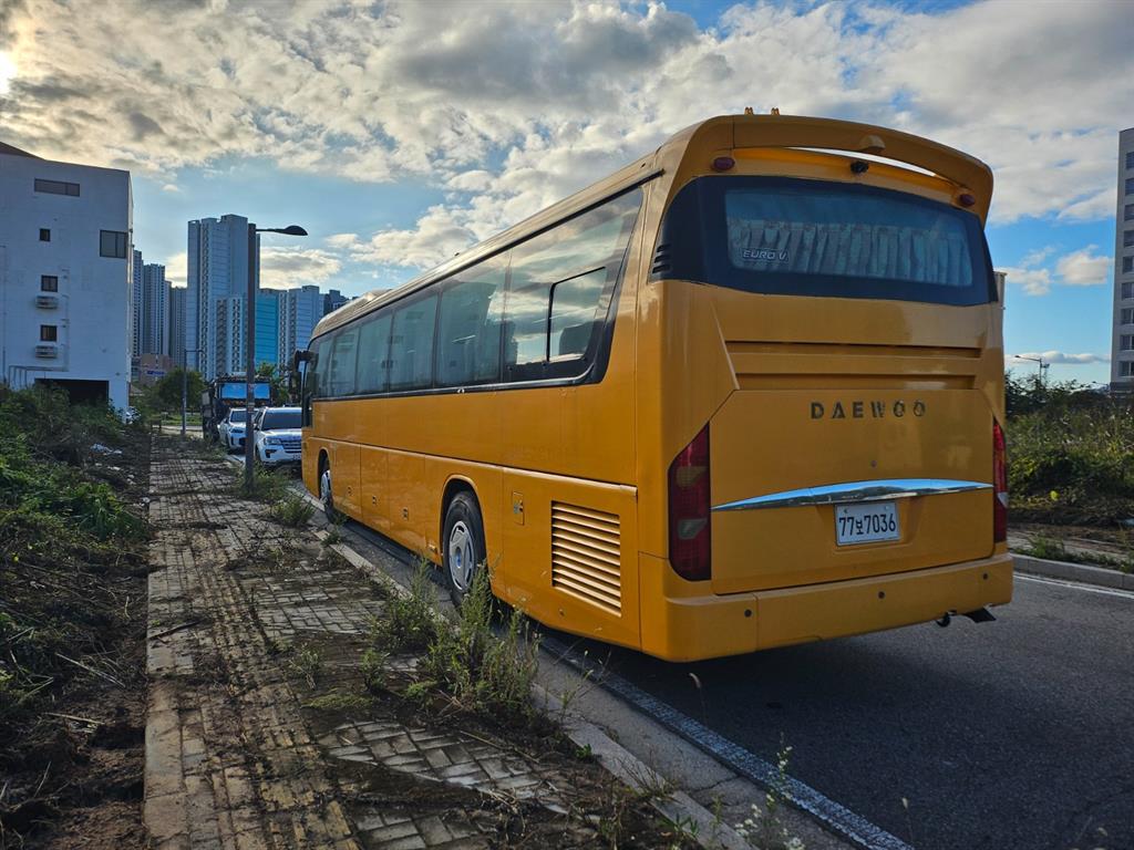 medium and large bus Medium Daewoo Bus - Vista 4