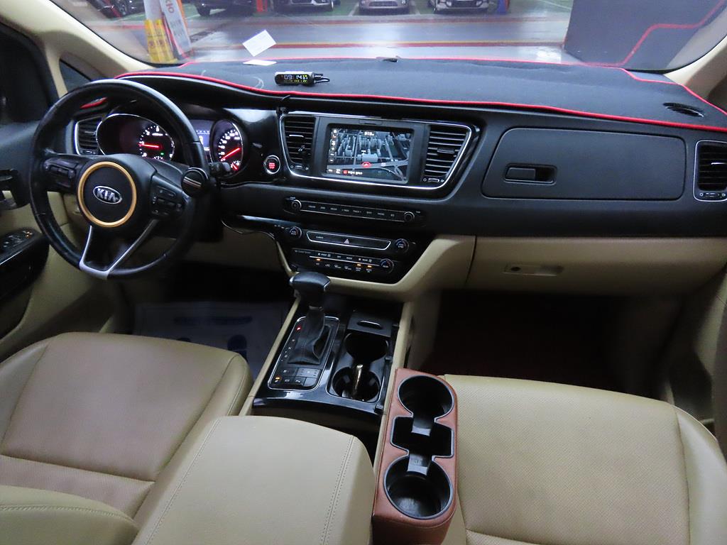 KIA Carnival - Vista 5