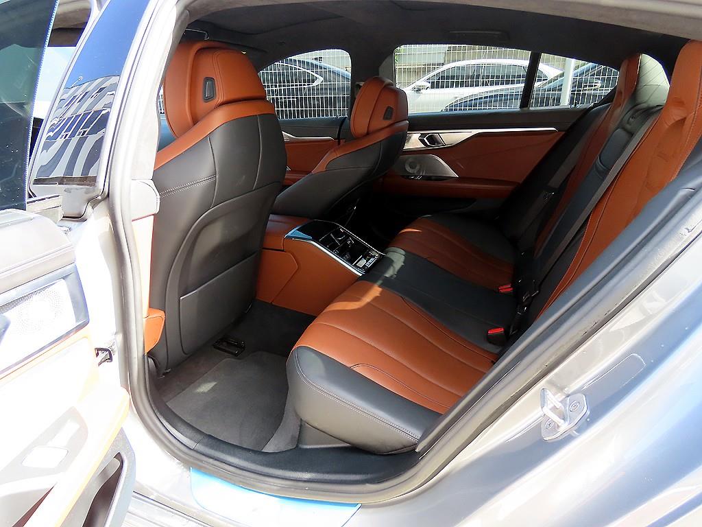 BMW 8 Series - Vista 6