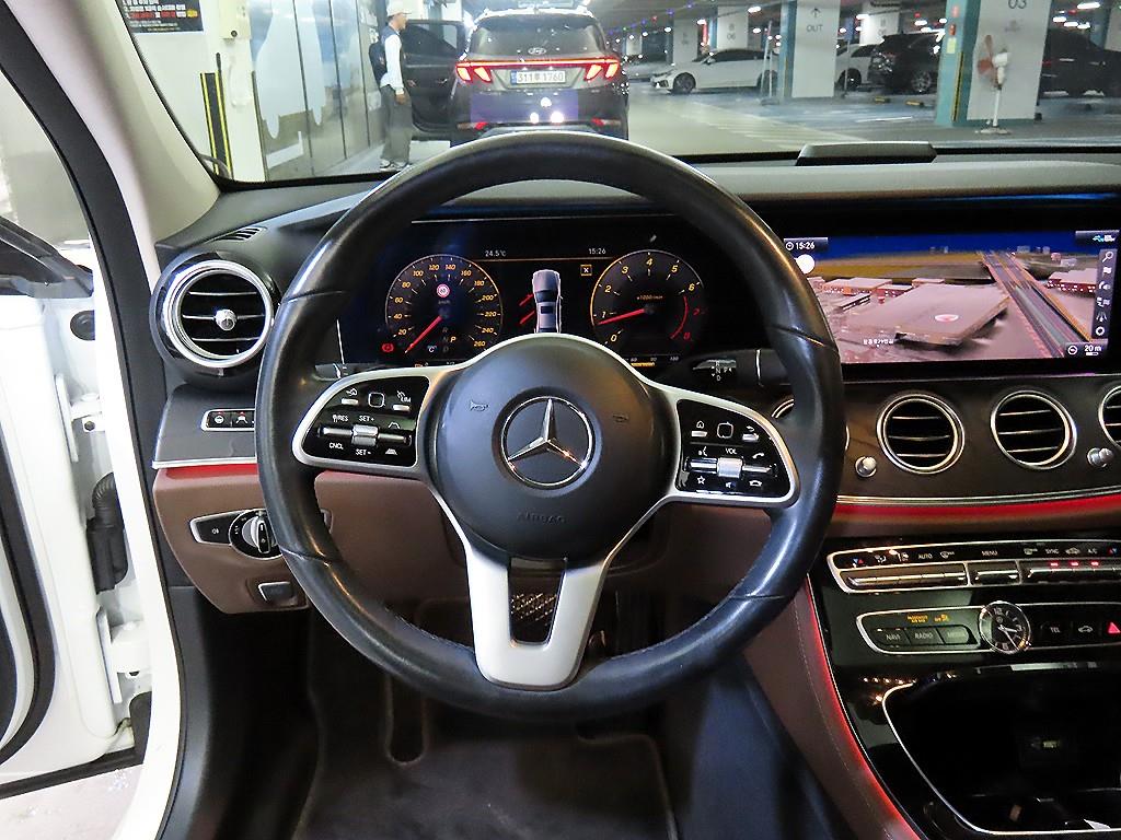 Mercedes Benz E class - Vista 8