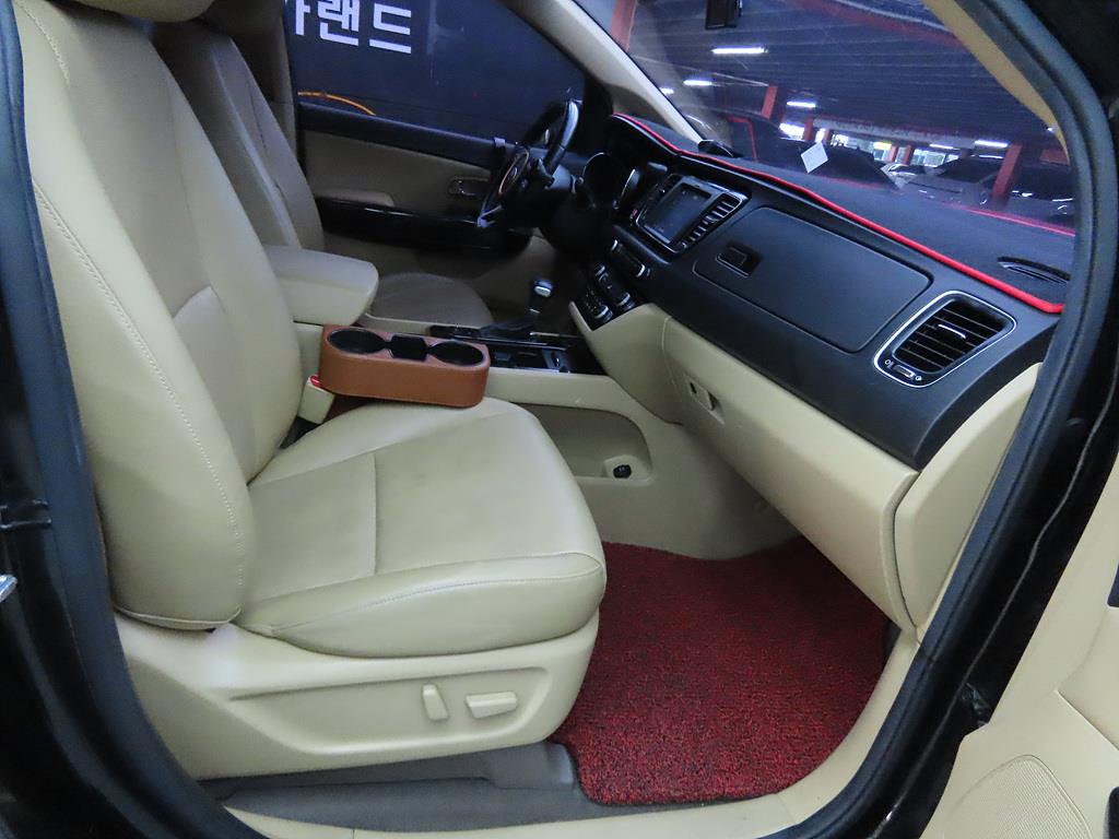 KIA Carnival - Vista 7