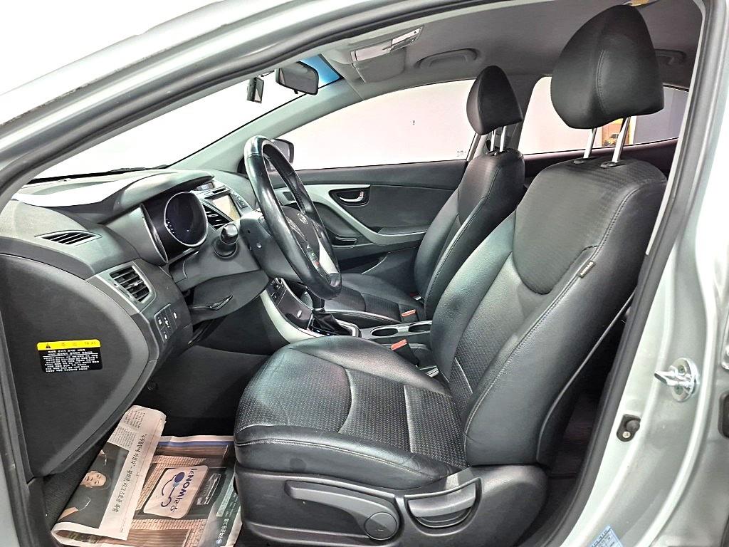 HYUNDAI Avante - Vista 8