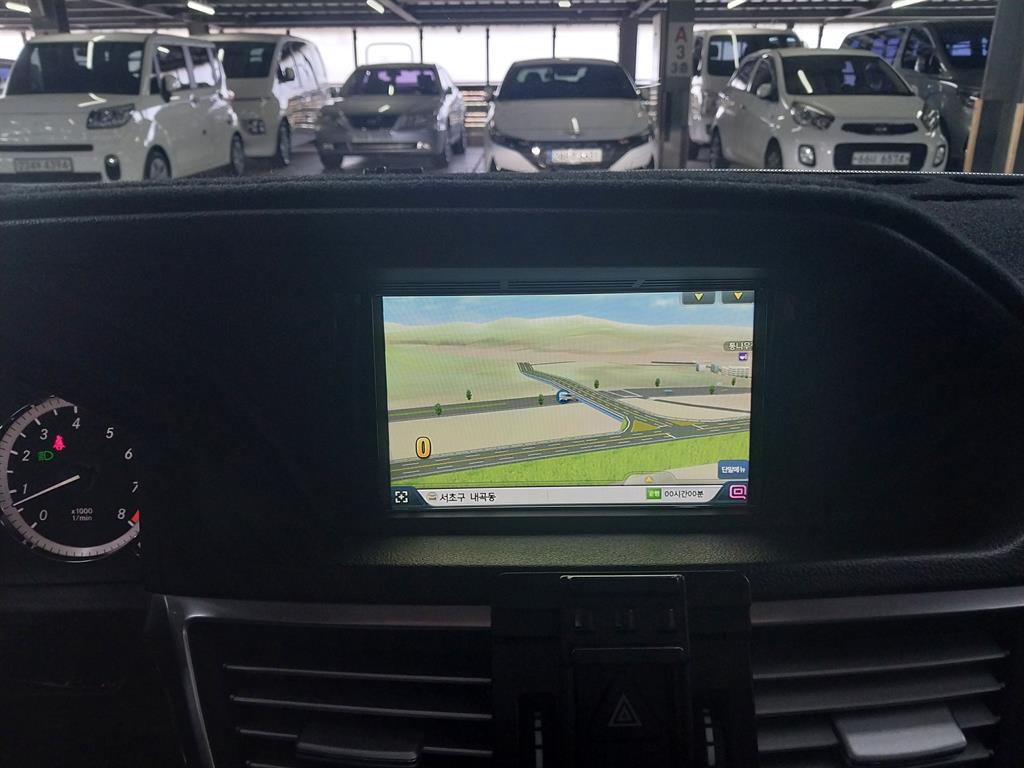 Mercedes Benz E class - Vista 6