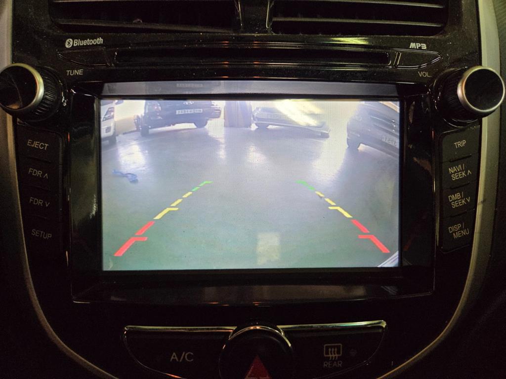 HYUNDAI Accent - Vista 12