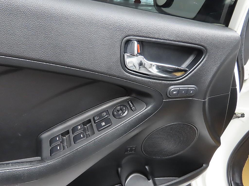 KIA K3 2013 Blanco - Importación desde Corea - HF Imports Iquique - Foto 12