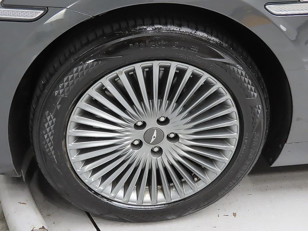 Genesis G90 - Vista 9