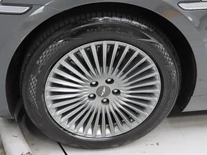 Genesis G90 - Vista 10