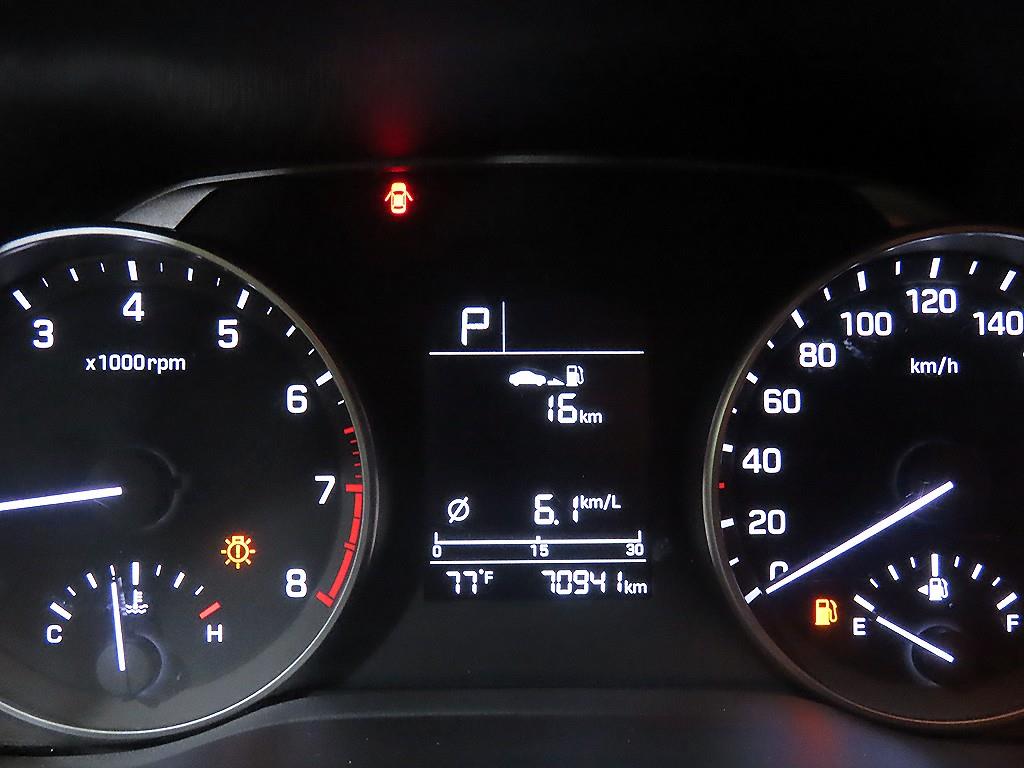 HYUNDAI Avante - Vista 9