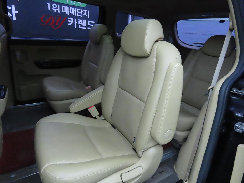 KIA Carnival - Vista 8