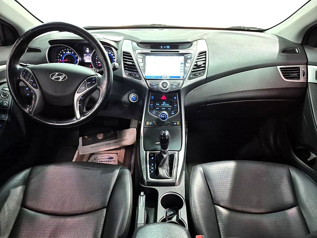 HYUNDAI Avante - Vista 5