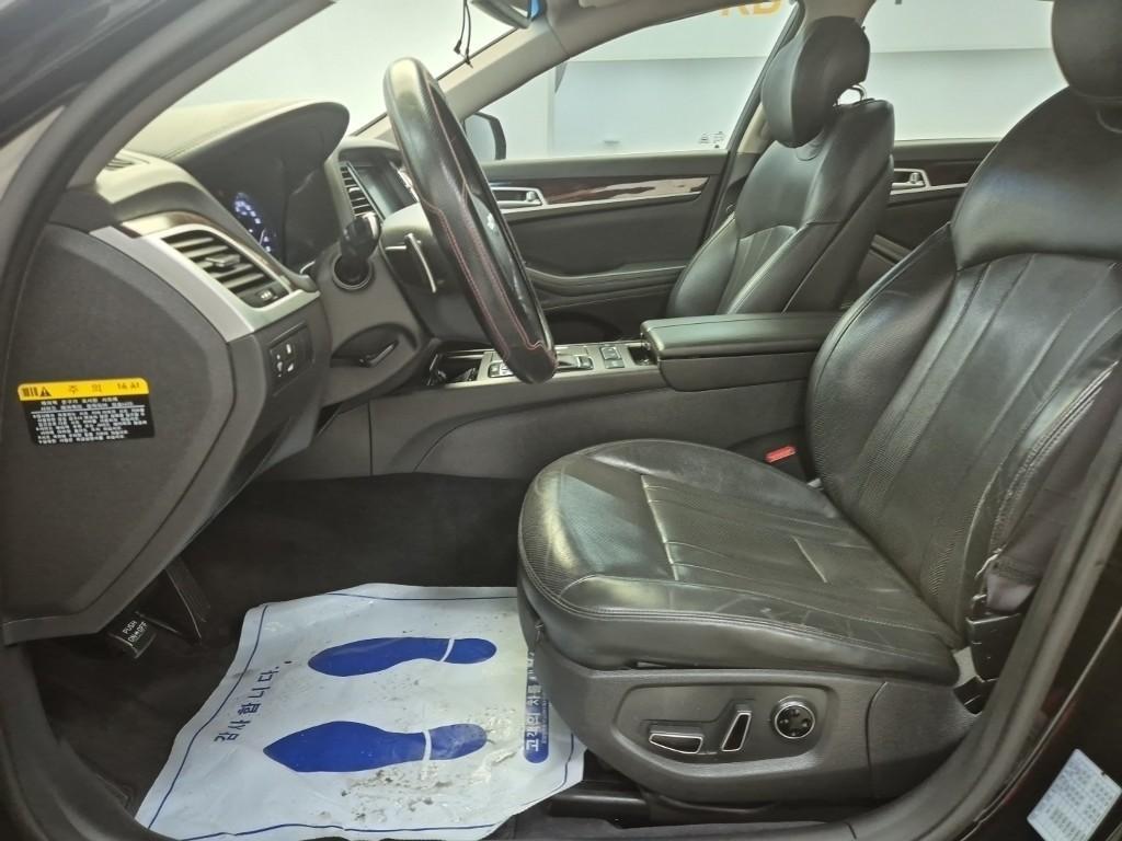 HYUNDAI Genesis - Vista 11