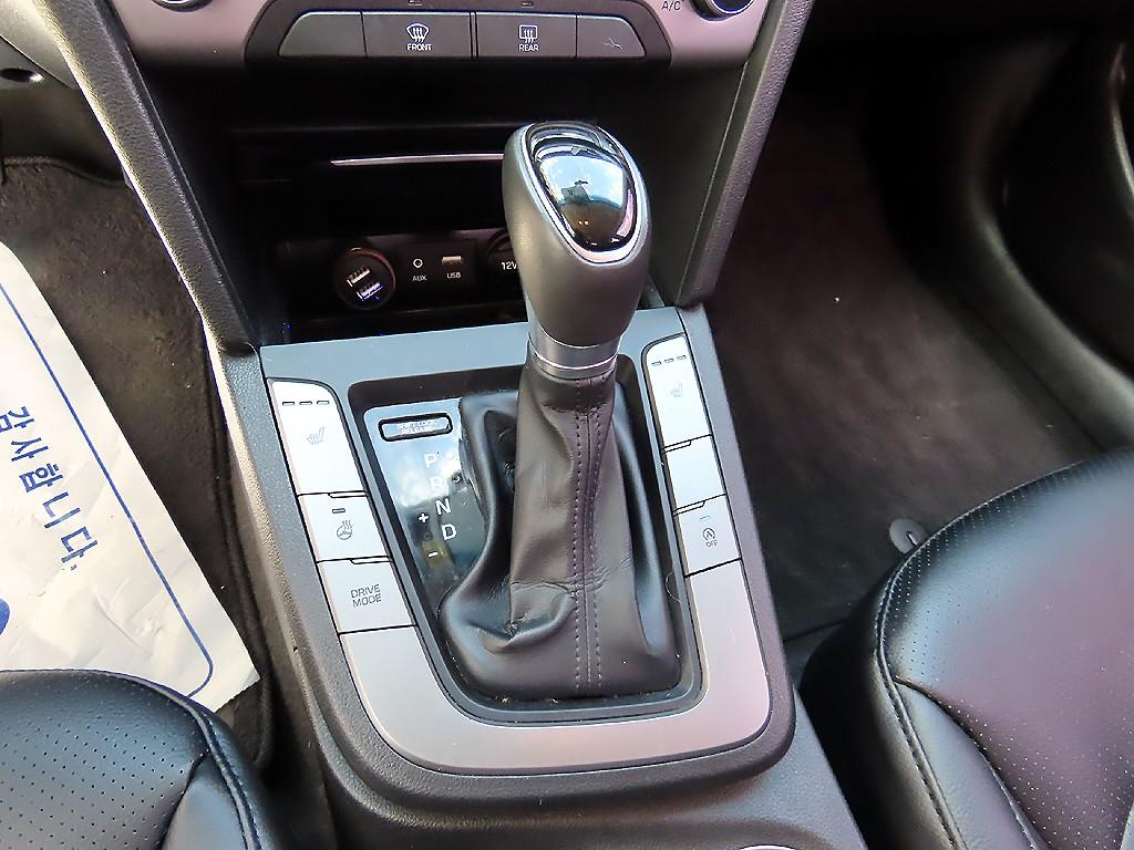 HYUNDAI Avante - Vista 10