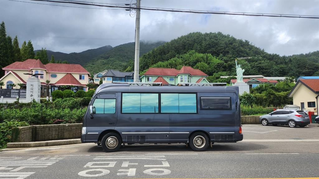 medium and large bus Hyundai bus - Vista 4