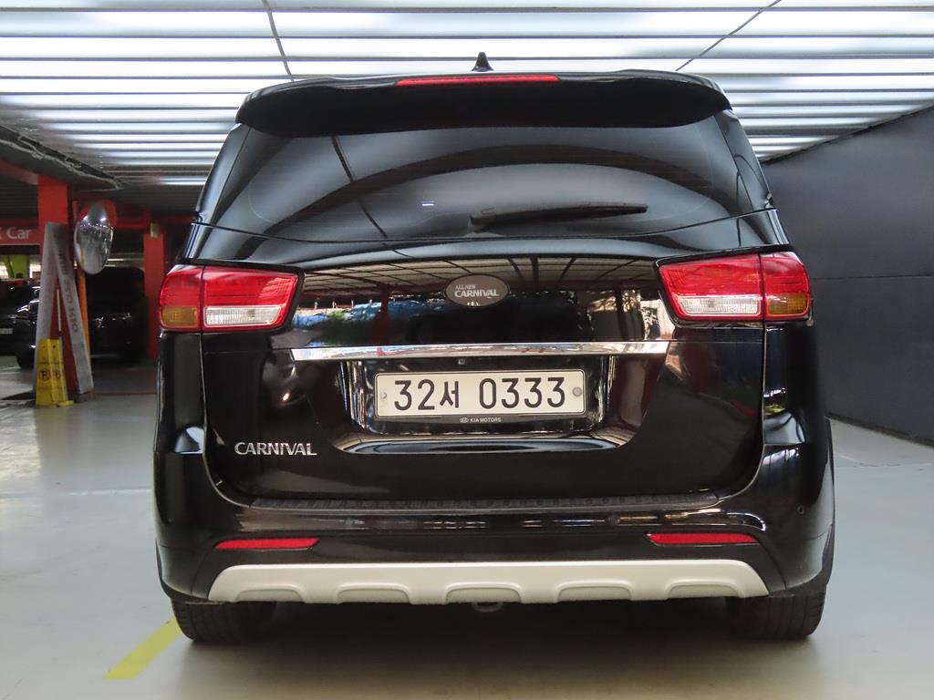 KIA Carnival - Vista 4