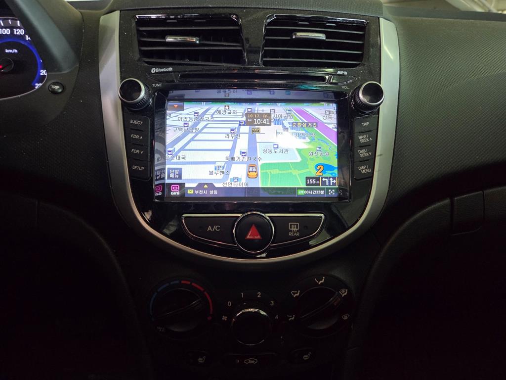 HYUNDAI Accent - Vista 11