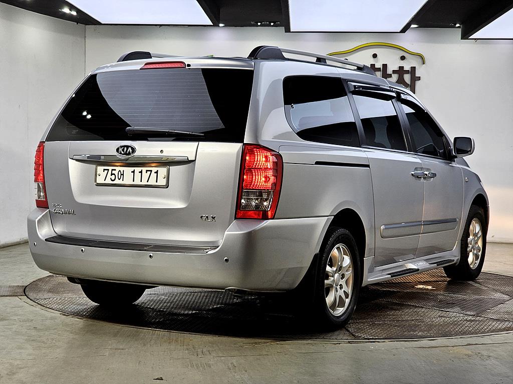 KIA Carnival - Vista 4