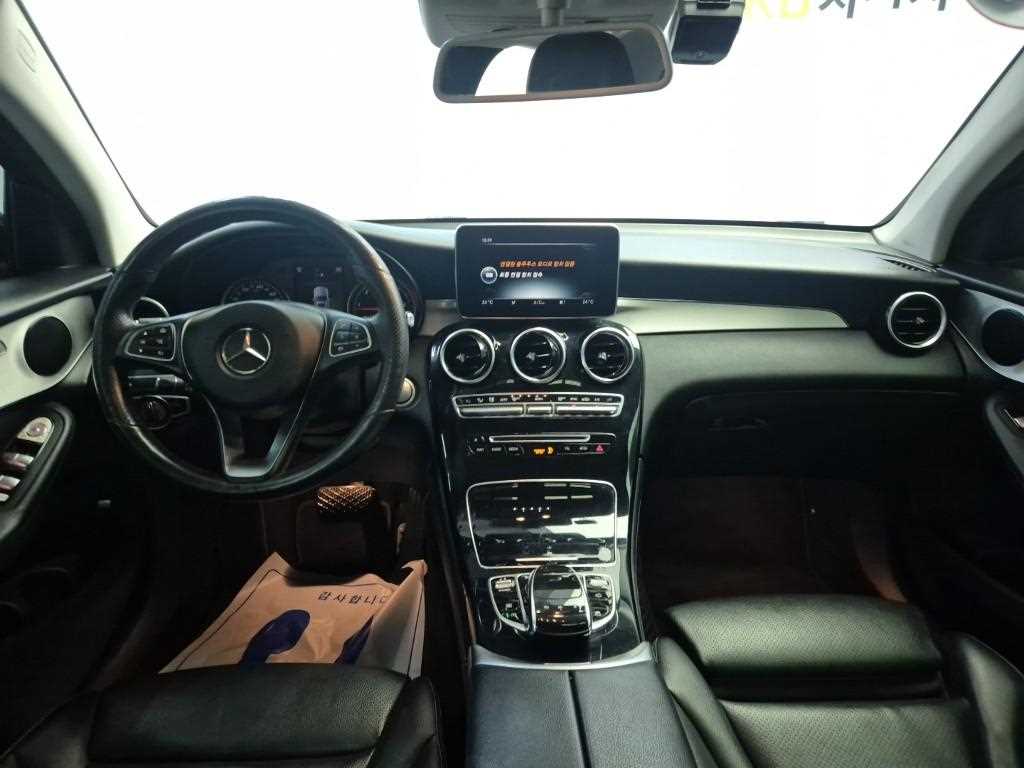 Mercedes Benz GLC Class - Vista 7